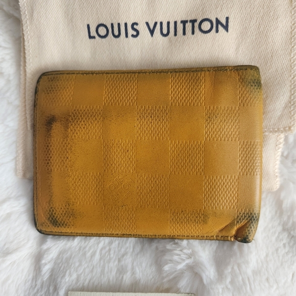 Louis Vuitton Men's bifold Damier Wallet in Yellow/Mustard - Picture 7 of 7